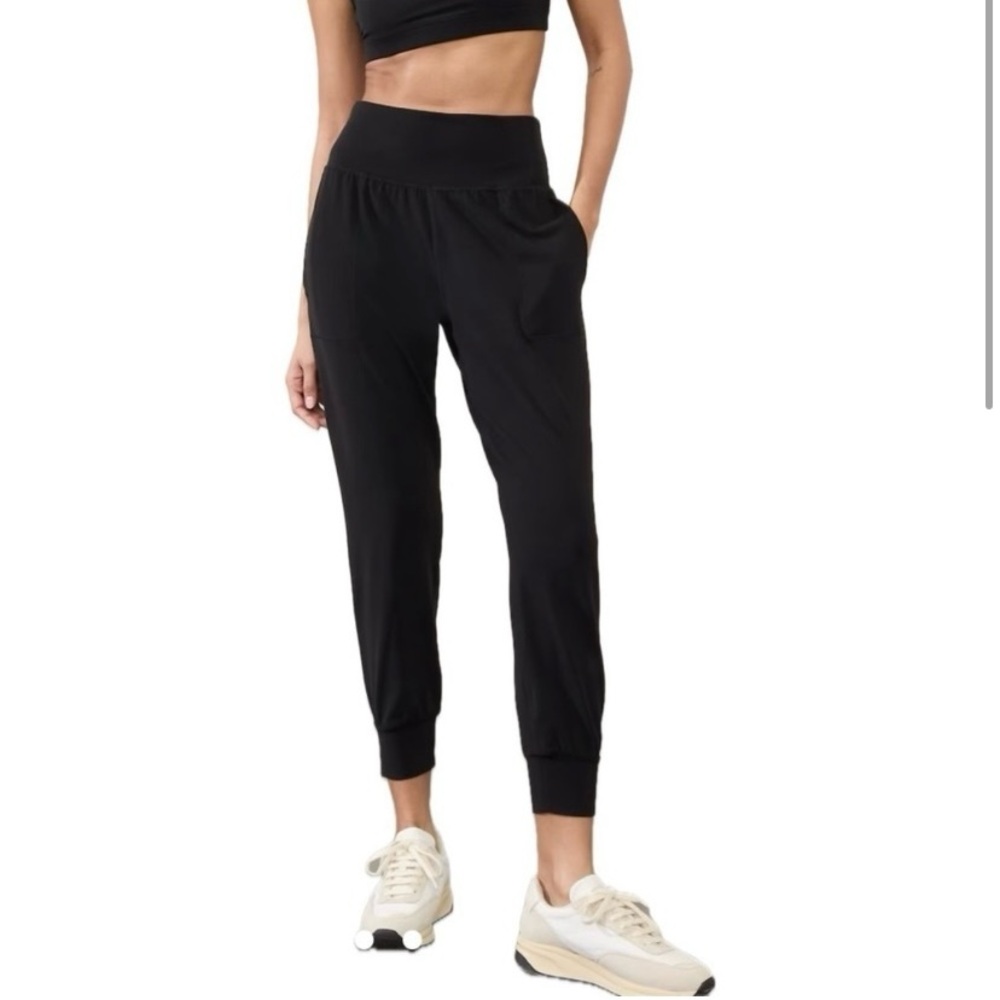 Athleta Salutation Black Jogger in Powervita with Pockets 🌴